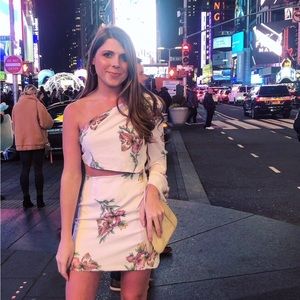 Superdown Essie One Shoulder Dress in White Floral